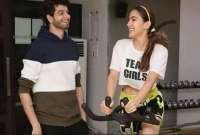 মাত্র দুই সপ্তাহে পেটের মেদ ঝরিয়ে চমকে দিলেন সারা 