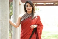 আন্টি বলায় মামলা করবেন অভিনেত্রী