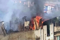 রাজধানীর ডেমরায় তিনতলা ভবনে অগ্নিকাণ্ড