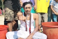 এক মণ দুধ দিয়ে গোসল করে বিয়ে না করার শপথ যুবকের