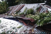 ৫-মিনিটের-আকস্মিক-ঘূর্ণিঝড়ে-নিমিষেই-লন্ডভন্ড-শতাধিক-ঘরবাড়ি