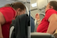  উড়ন্ত বিমানের মেঝেতেই প্রস্রাব করলেন মহিলা! কারণ জানলে অবাক হবেন!