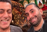 প্রায় তারকার সঙ্গেই দেখা যাওয়া কে এই ওরি?