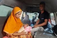 গভীর রাতে ট্রেনের বগি অপারেশন থিয়েটার, সন্তান জন্ম দিলেন প্রসূতি গভীর রাতে ট্রেনের বগি অপারেশন থিয়েটার, সন্তান জন্ম দিলেন প্রসূতি