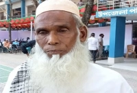 ভিক্ষার টাকায় মনোনয়নপত্র কিনে জমা দিলেন ফকির মুনসুর