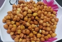 ঝকঝকে চুল পেতে চাইলে রোজ ভেজানো ছোলা খান