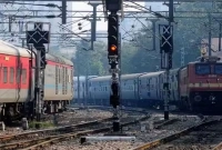 মাঝপথে ট্রেনের ২৫০০ যাত্রী রেখে চলে গেলেন চালক!