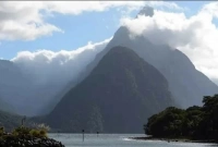 হঠাৎ উৎপত্তি হলো বিরাট এক পর্বতের!