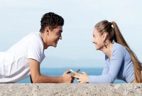 প্রিয়জনের চোখে চোখ রেখে কথা বললে শরীর ও মনে যা ঘটে