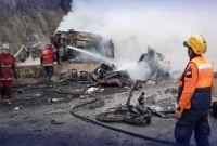 ভয়াবহ সড়ক দুর্ঘটনা, ১৬ জনের মৃত্যু