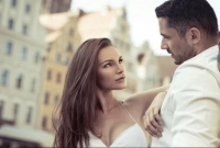 মেয়েদেরকে সবচেয়ে বেশি আকৃষ্ট করে পুরুষের এই গুণটি