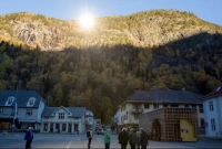 শীতকালে সূর্য উঠতো না এই গ্রামে, যেভাবে সূর্যকে টেনে নামিয়ে আনা হলো!