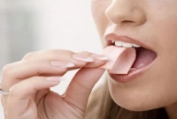 চুইংগাম পেটে চলে গেলে কী হয়, জানেন?