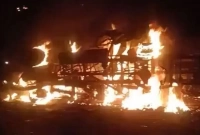 ভয়াবহ সড়ক দুর্ঘটনায় আগুন লেগে যায় বাসে, নিহত ১২