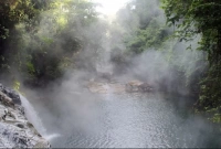 কোন নদীর জল সবসময় ফুটন্ত অবস্থায় থাকে?