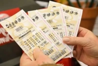 কপাল খুলবে যেভাবে লটারি কিনলে!