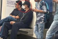 কোটি টাকার গাড়ি ছেড়ে মেট্রোতে অক্ষয়, চিনতেই পারল না কেউ!