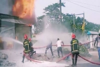 ফিলিং স্টেশনে ভয়াবহ আগুন