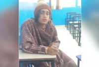 প্রেমিকাকে পাস করাতে মেয়ে সাজলেন প্রেমিক, পরীক্ষার হলে ধরা!