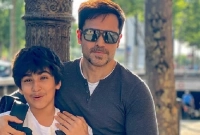 ক্যানসারে ছেলের জীবন-মরণ লড়াইয়ের গল্প শোনালেন ইমরান হাশমি