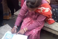 একেবারে চুক্তিপত্রে সই করে স্ত্রীকে প্রেমিকের হাতে তুলে দিলেন স্বামী