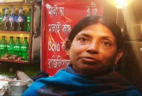 ভাগ্যের নির্মম পরিহাস! চা বিক্রি করছেন জনপ্রিয় গায়িকা