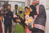 একসঙ্গে তিন সন্তান জন্ম দিলেন সিজার ছাড়াই 