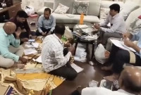 সরকারি এক কর্মকর্তার অফিস-বাড়িতে মিলল ১০০ কোটির সম্পত্তি