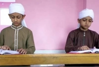 একজন ৫ ও আরেকজন ১০ মাসে পবিত্র কুরআনে হাফেজ