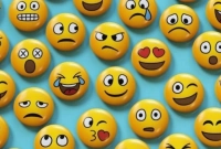 ইমোজি শব্দটি কোন ভাষার শব্দ?