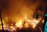 মুহূর্তেই-আগুন-আশপাশের-রিসোর্ট-দোকান-ও-বসতঘরে-ছড়িয়ে-পড়ে