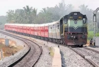 একসঙ্গে মরতে এসে শেষ মুহূর্তে সরে গেলেন প্রেমিকা, ট্রেনে কেটে প্রেমিকের মৃত্যু !