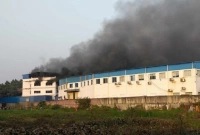 ভয়াবহ আগুন, নিয়ন্ত্রণে ফায়ার সার্ভিসের ৭ ইউনিট