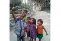 সুখ যারা খুঁজে নিতে জানে জীবন তাদের কাছে অনেক সহজ!