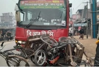  ভ্যানে থাকা ৪ জন যাত্রী ঘটনাস্থলে নিহত হন