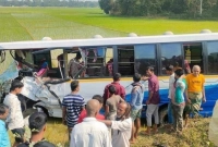 বাস-কাভার্ডভ্যানের সংঘর্ষ, যতজনের মৃত্যু