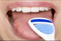 কেন নিয়মিত জিহ্বা পরিষ্কার করা দরকার? তাহলে জানুন