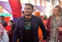 প্রেমের টানে দক্ষিণ আফ্রিকা থেকে নারায়ণগঞ্জে ছুটে এসেছেন তরুণী