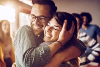  যে ৬ স্বাস্থ্য উপকারিতা প্রিয়জনকে আলিঙ্গন করার