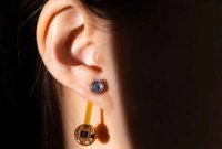 স্মার্ট কানের দুল! শরীরের যা যা পরিমাপ করবে