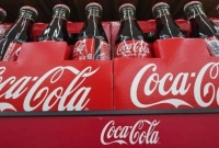 নিজেদের উৎপাদিত যে পানীয় পান না করতে জরুরি নির্দেশনা কোকাকোলার