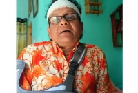 অ্যাম্বুল্যান্সযোগে দ্রুত হাসপাতালে নেওয়া হয়েছে নকুল কুমার বিশ্বাসকে