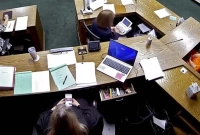 মামলার বিচার চলাকালীন মেসেজ পাঠিয়ে পদ খোয়ালেন বিচারক