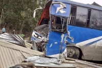 দুর্ঘটনায় যাত্রীবাহী বাস দুর্ঘটনায় যাত্রীবাহী বাস
