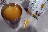প্যাকেট থেকে ফলের রস ঢালতেই যা বেরোল! জানলে আতঙ্কিত হবেন