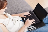 আপনি কী ল্যাপটপ কোলে রেখে কাজ করেন? তাহলে জানুন