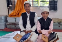 অল্প সময়ে কোরআন মুখস্থ করে আলোড়ন সৃষ্টি করল দুই ভাই