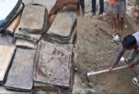 মাটি খুঁড়তেই মিলল ১৫টি পবিত্র কোরআন! মাটি খুঁড়তেই মিলল ১৫টি পবিত্র কোরআন!