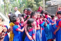 কান্নায় ভেঙে পড়েন শিক্ষার্থীরা