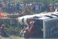 পুকুরে যাত্রীবাহী বাস, যত জনের মৃত্যু